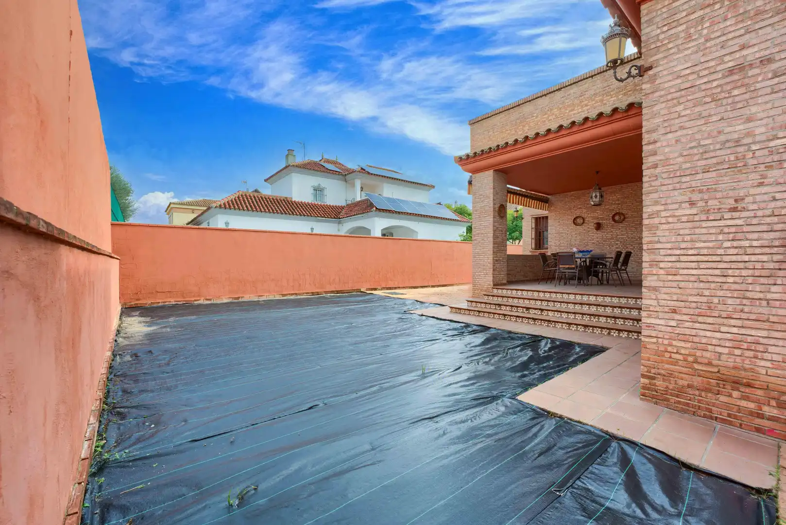 Swimming pool of Houses for sale in Montequinto  with Air Conditioner, Heating and Private garden