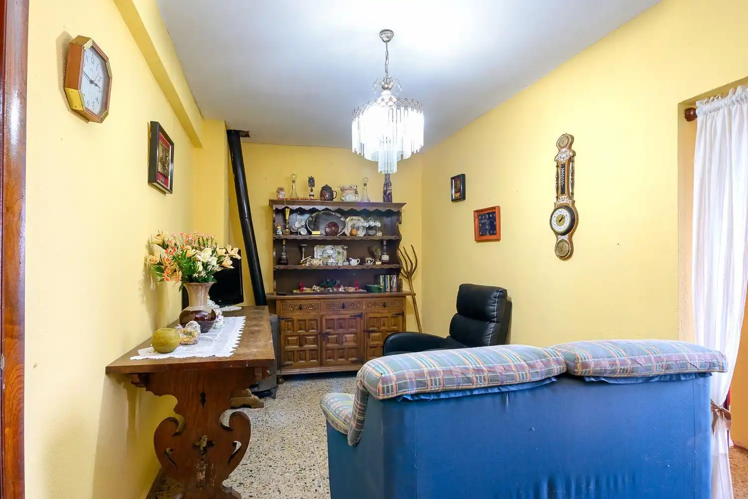 Sala d'estar de Casa adosada en venda en Oviedo  amb Calefacció, Terrassa i Traster
