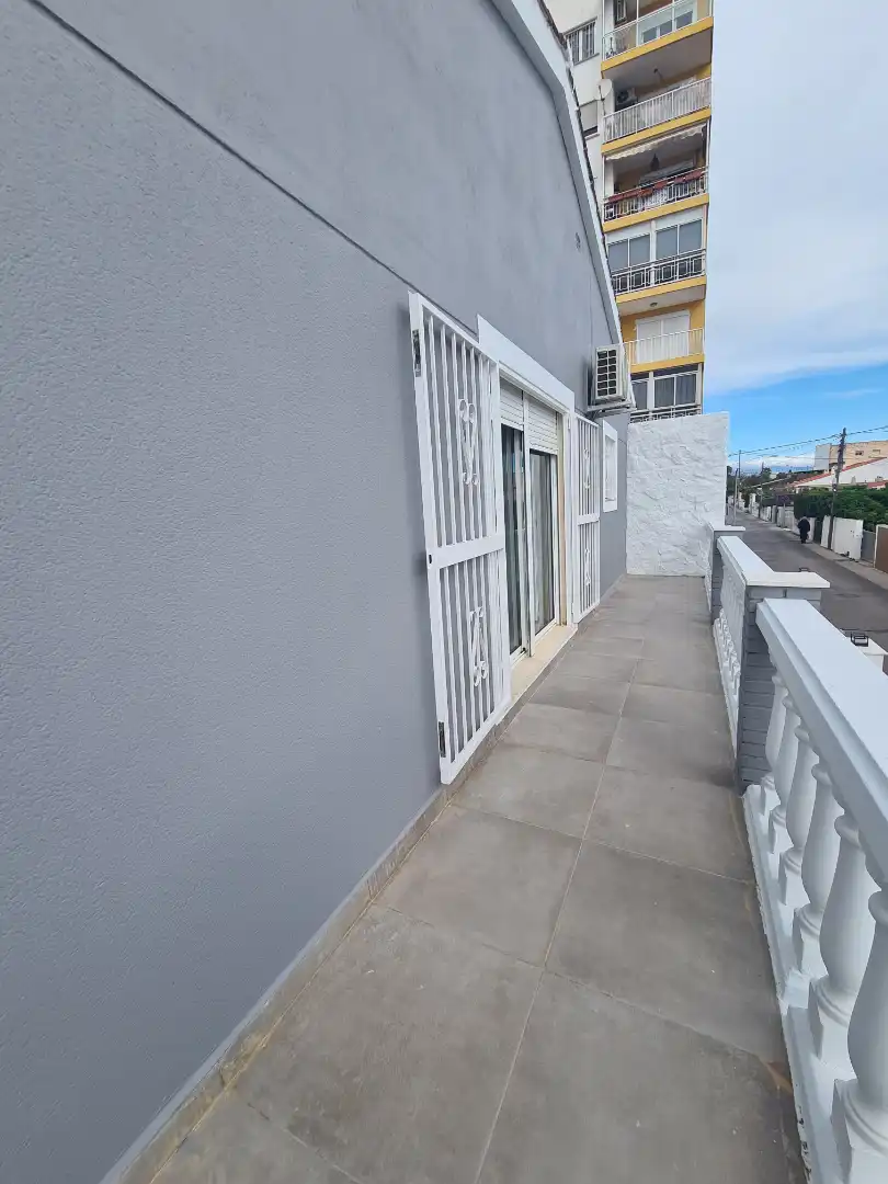 Vista exterior de Casa o xalet en venda en Vinaròs amb Aire condicionat, Calefacció i Jardí privat
