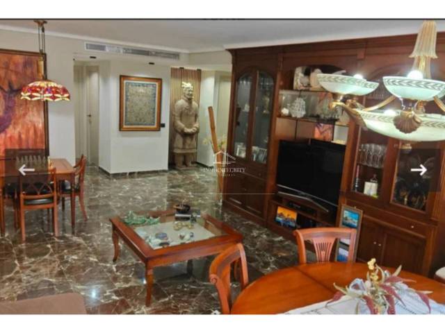 Piso en Venta en Calle Gobernador Bermúdez de Castro en Casco Histórico