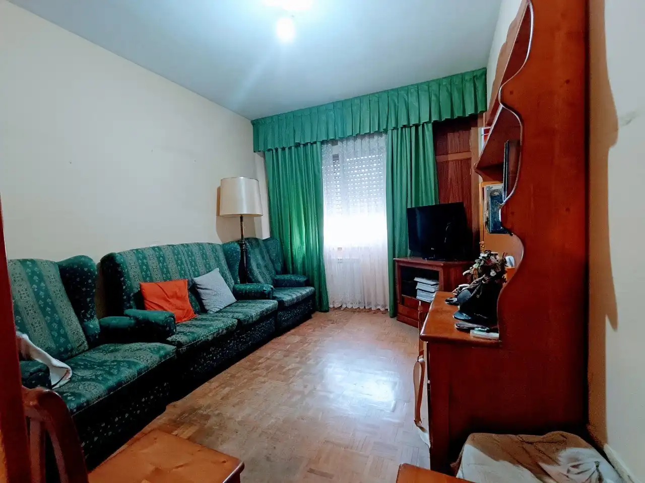 Living room of Flat for sale in  Madrid Capital  with Heating, Parquet flooring and Terrace