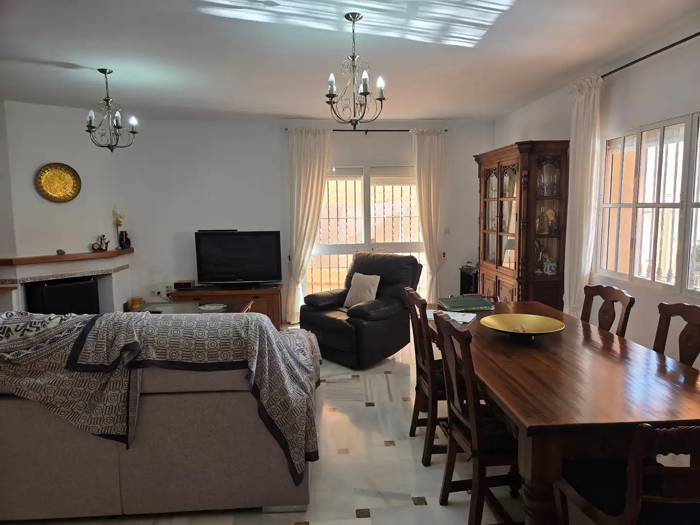 Living room of Houses for sale in Málaga  with Air Conditioner, Private garden and Terrace