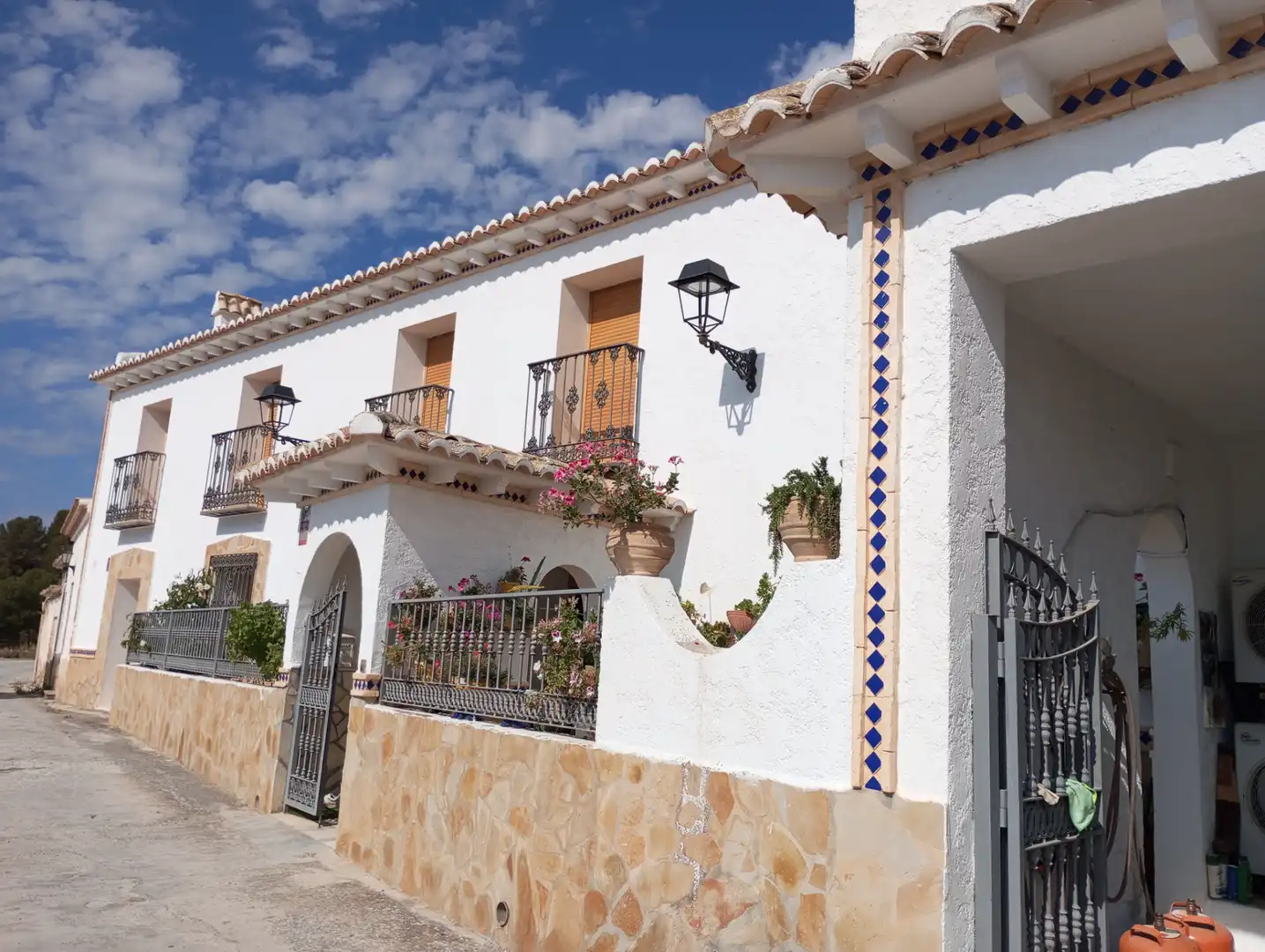 Vista exterior de Casa o xalet de lloguer en Cortes de Baza amb Moblat, Es permeten mascotes i Piscina comunitària