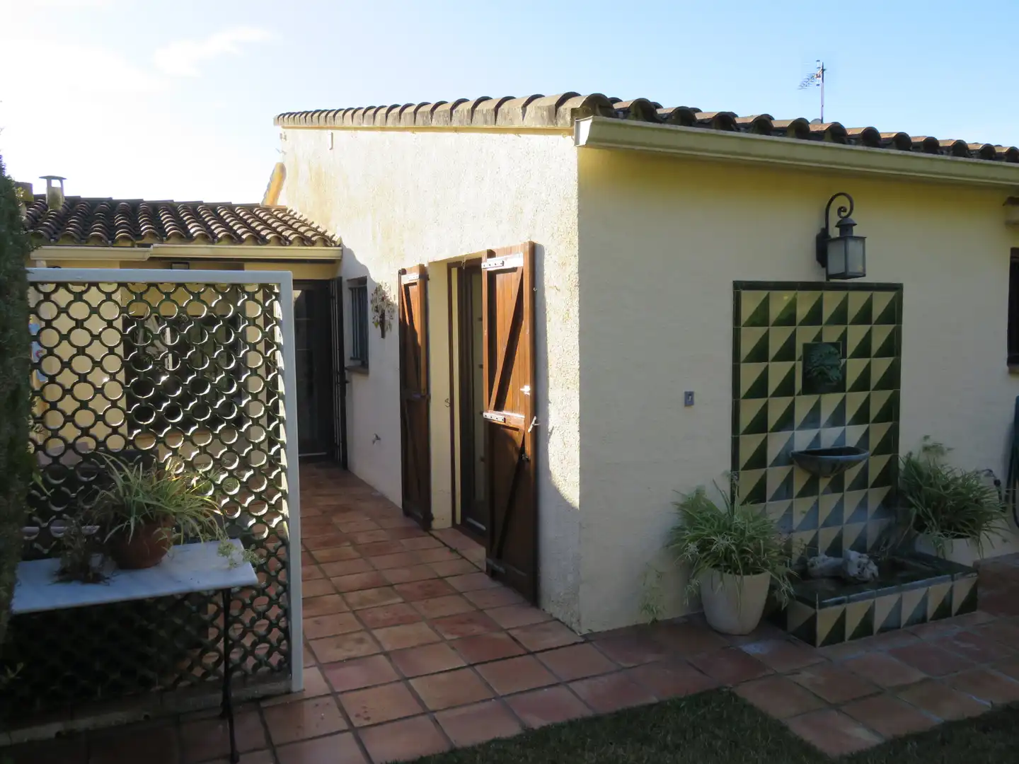 Vista exterior de Casa adosada en venta en L'Estartit con Aire acondicionado, Calefacción y Jardín privado