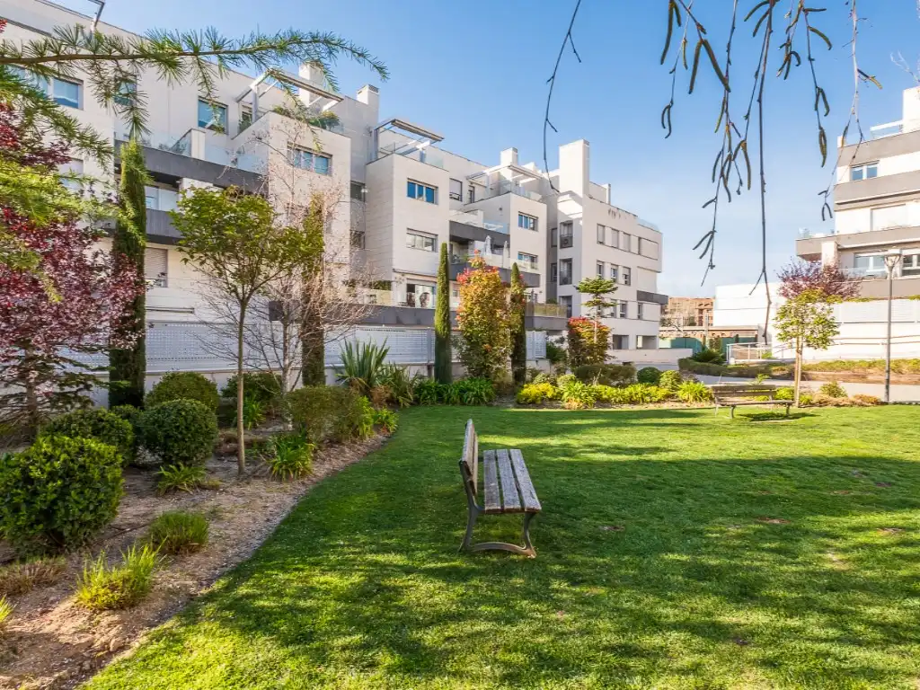 Exterior view of Flat for rent in Madrid  with Air Conditioner, Private garden and Terrace