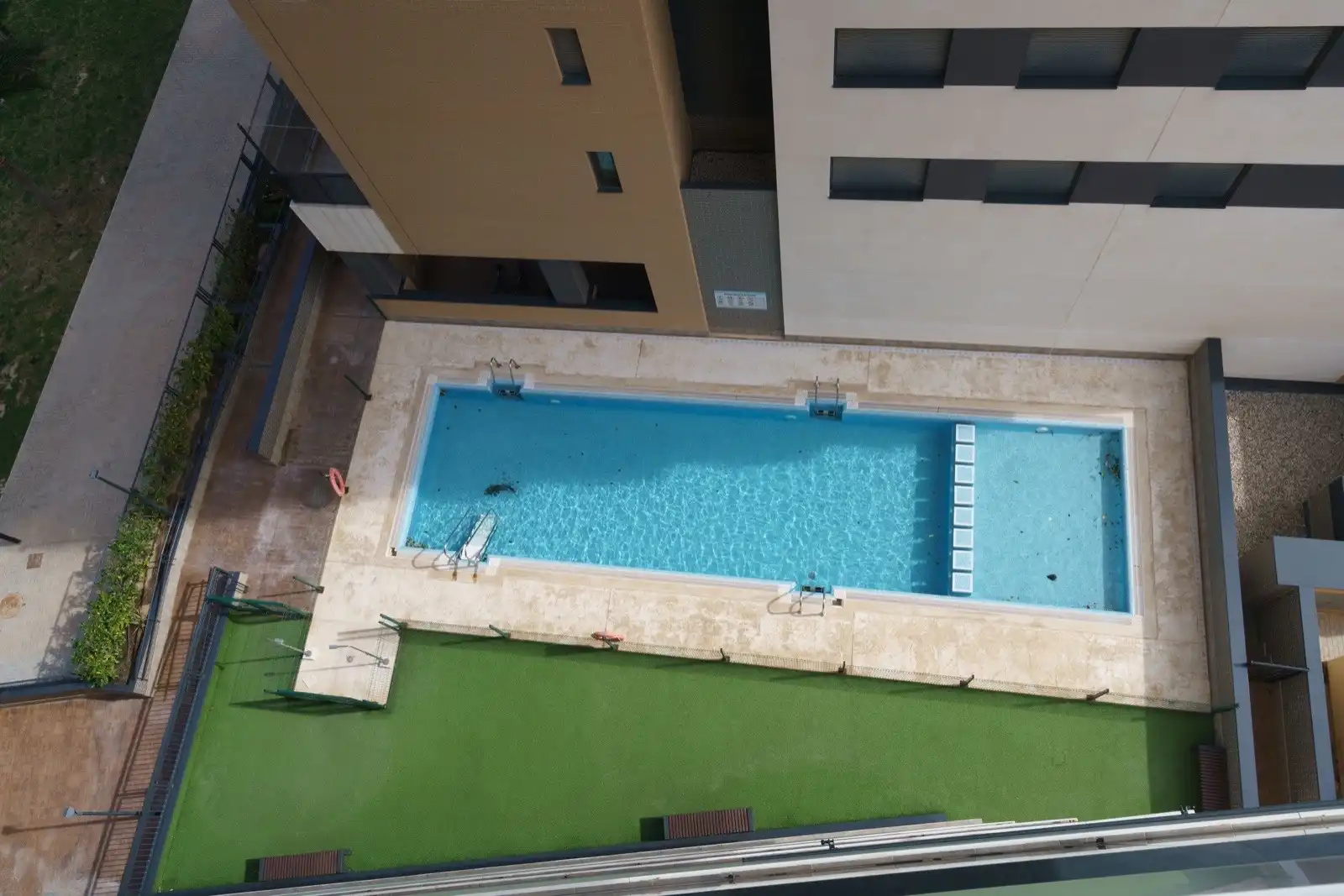 Piscina de Apartament de lloguer en El Campello amb Aire condicionat, Calefacció i Terrassa