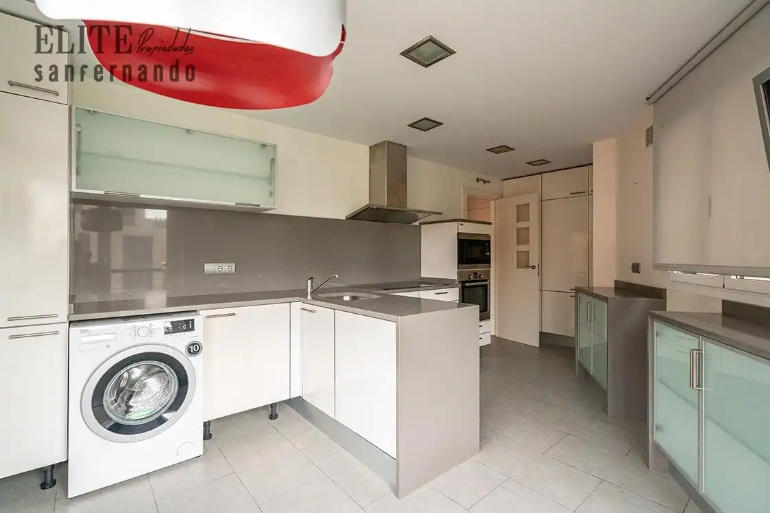Cocina de Piso en venta en Santander con Calefacción, Jardín privado y Parquet