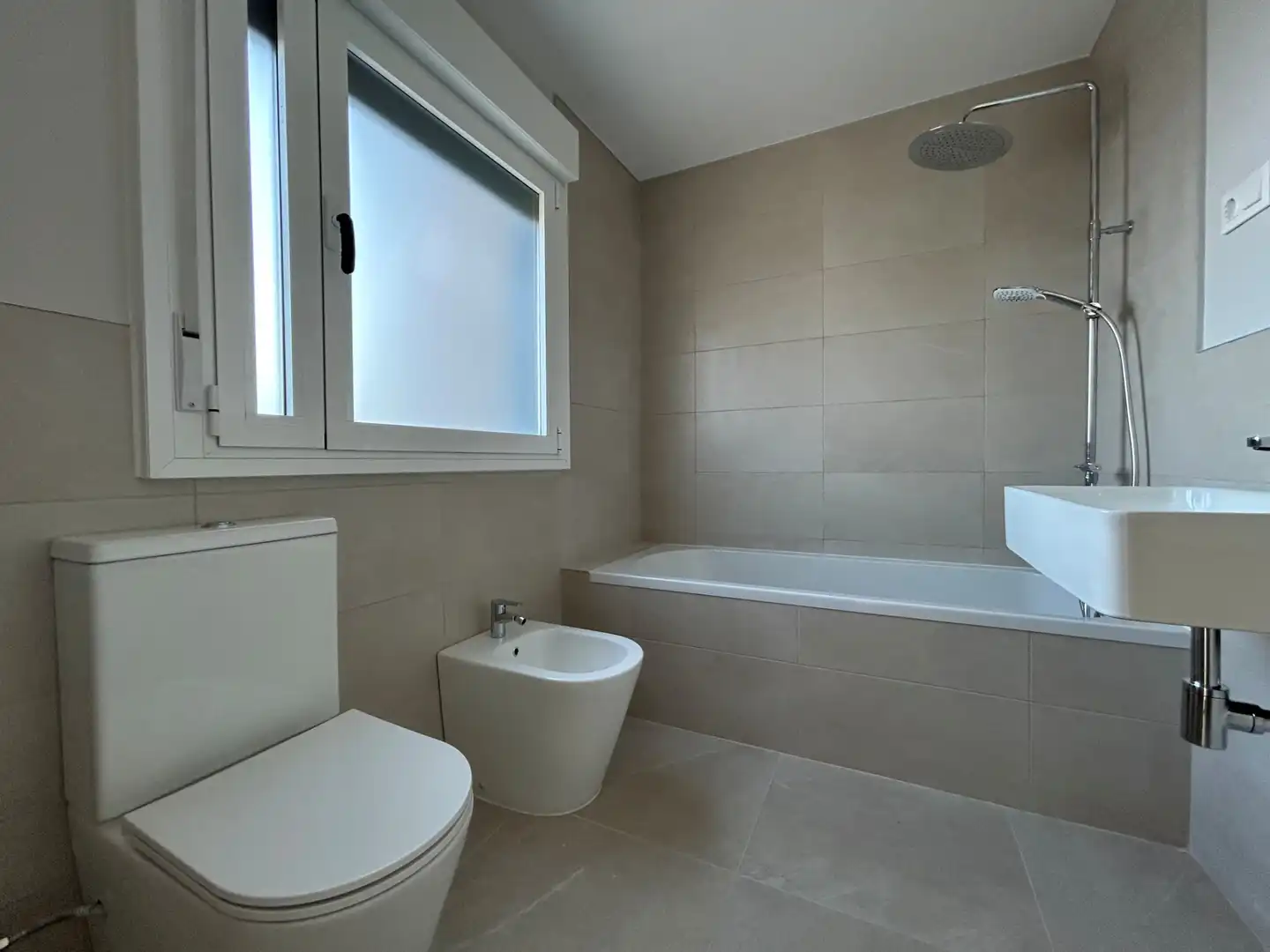Bathroom of Attic for sale in Alcalá de Henares  with Air Conditioner, Heating and Terrace