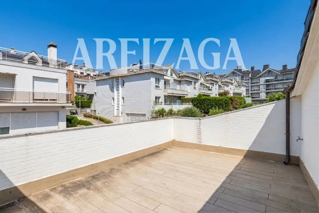 Vista exterior de Casa o xalet en venda en Donostia - San Sebastián  amb Calefacció, Jardí privat i Terrassa