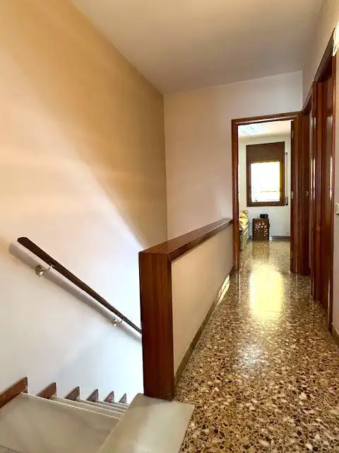 Einfamilien-Reihenhaus zum Verkauf in Sant Boi de Llobregat mit Klimaanlage, Heizung und Terrasse