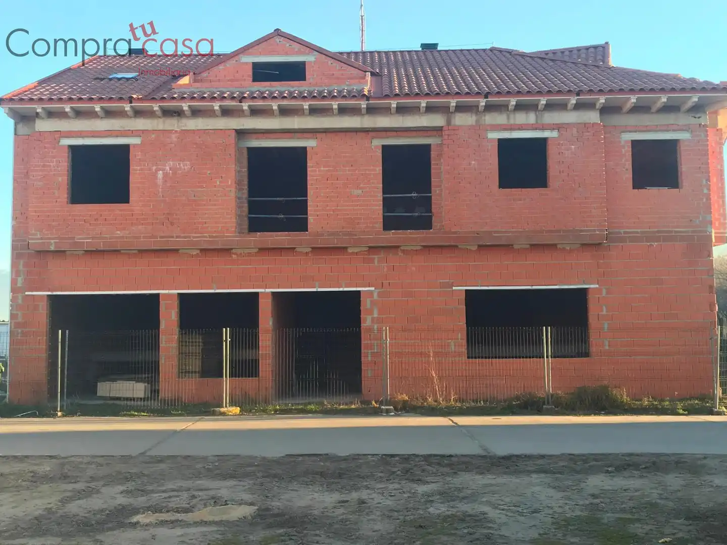 Vista exterior de Edificio en venta en Coca
