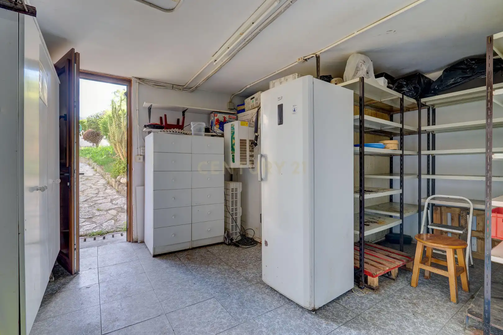 Commercial properties for sale in Deba  with Air Conditioner