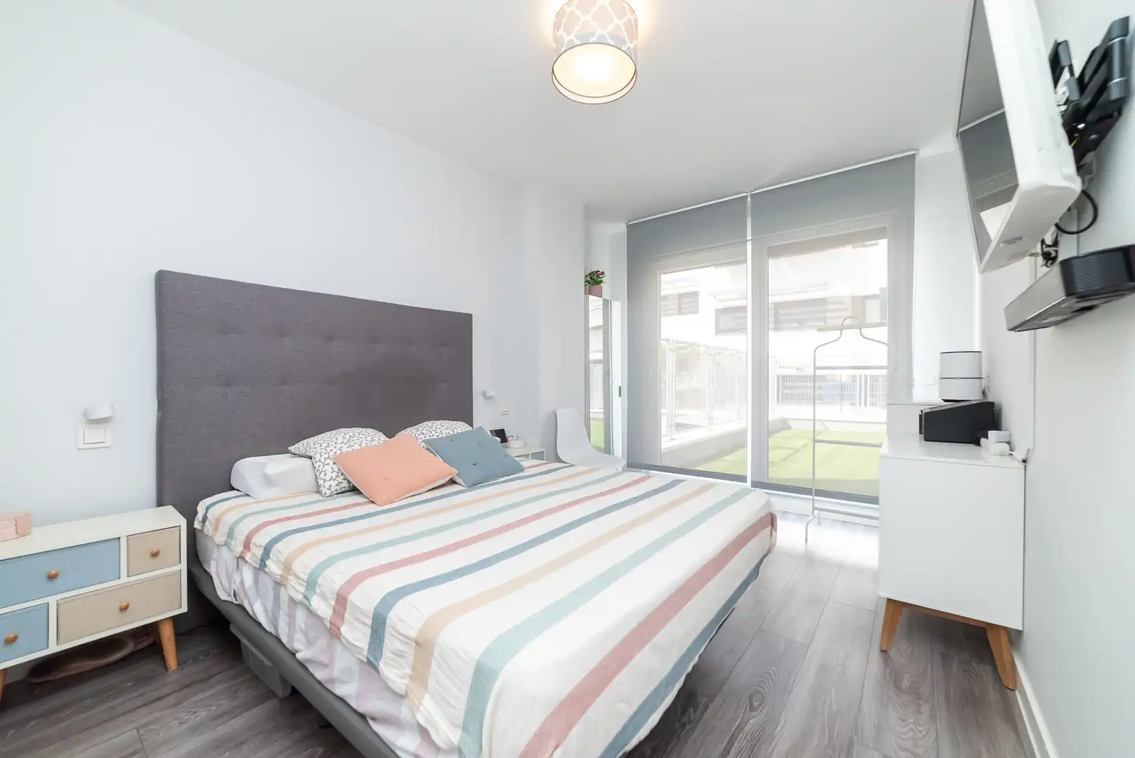 Habitación de Planta baja en venta en Boadilla del Monte con Aire acondicionado, Calefacción y Jardín privado
