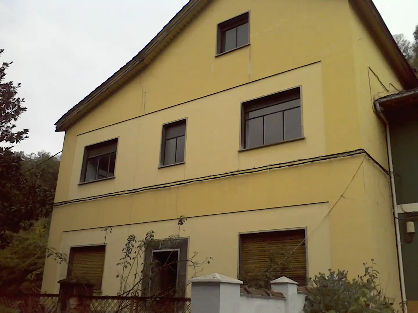 Vista exterior de Casa o xalet en venda en Mieres (Asturias) amb Jardí privat i Traster