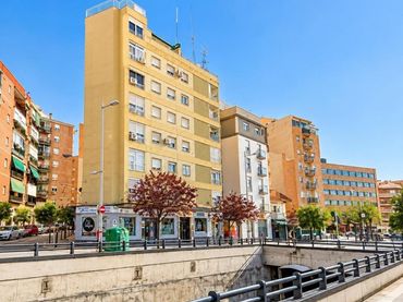 Flat with balcony for sale in Avenida de América
