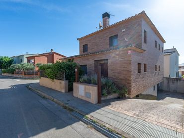 Casa con balcón en venta en La Bisbal d'Empordà