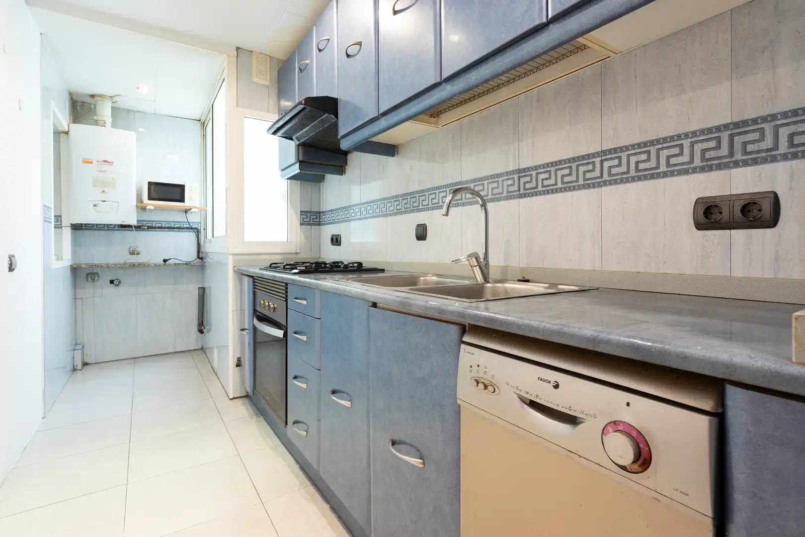 Kitchen of Flat for sale in Sant Adrià de Besòs  with Heating, Parquet flooring and Furnished