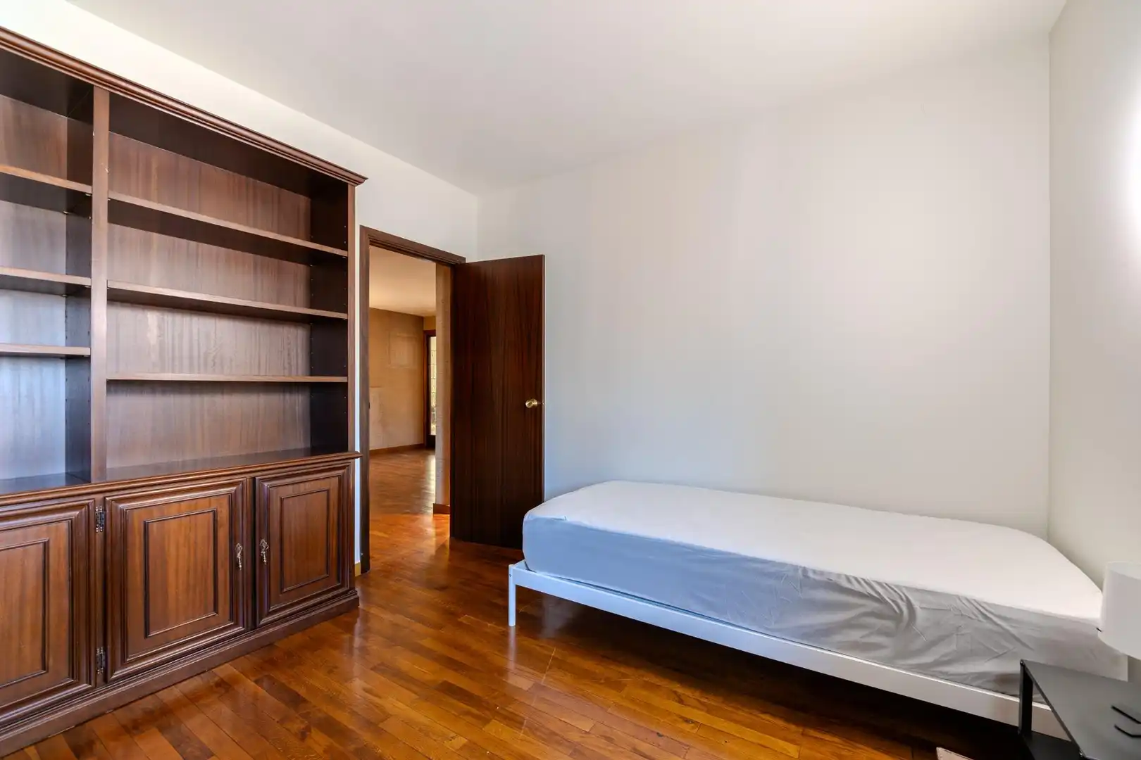 Dormitori de Apartament de lloguer en Girona amb Calefacció, Parquet i Terrassa