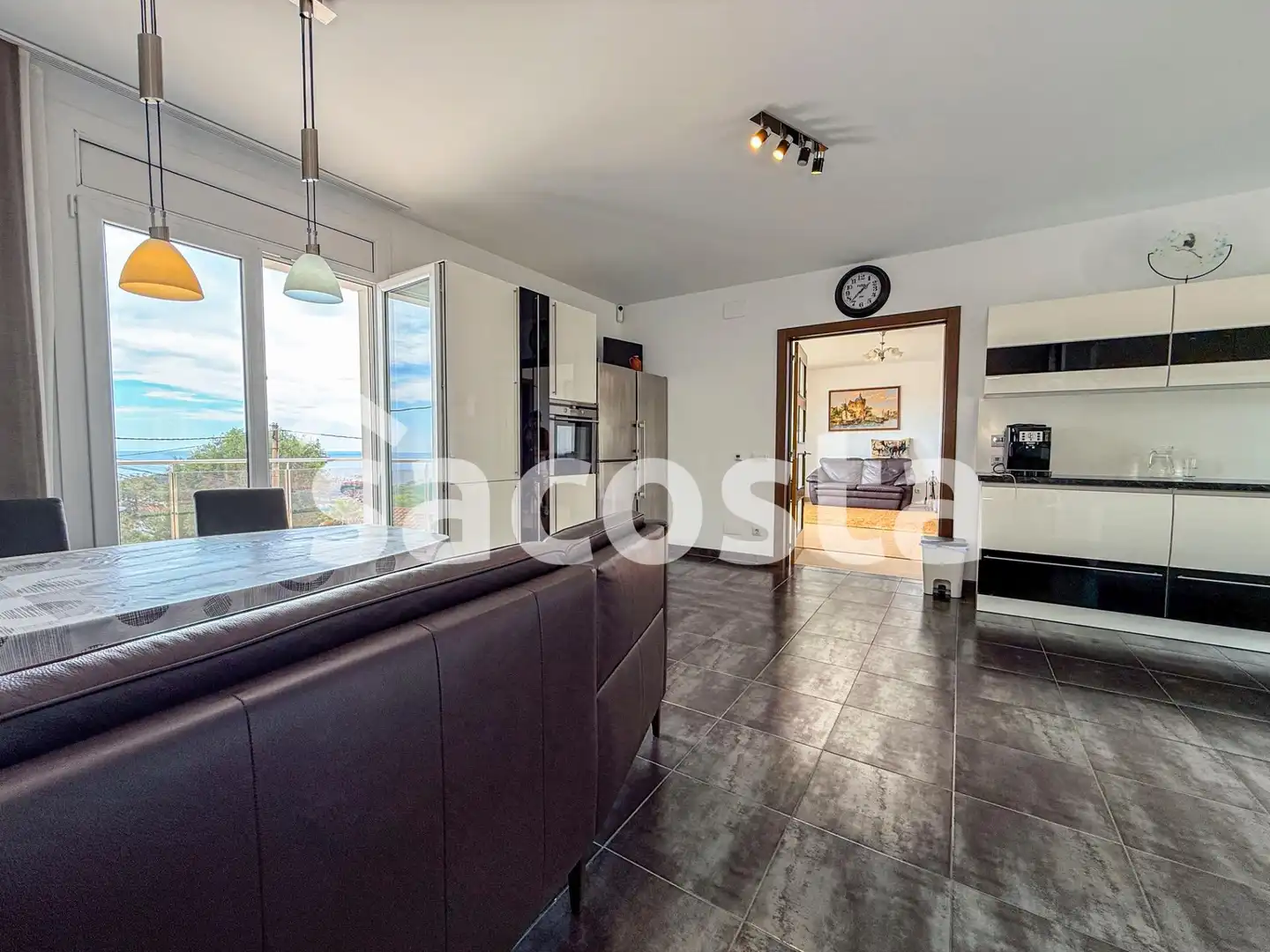 Küche von Haus oder Chalet zum Verkauf in Lloret de Mar mit Klimaanlage, Heizung und Privatgarten