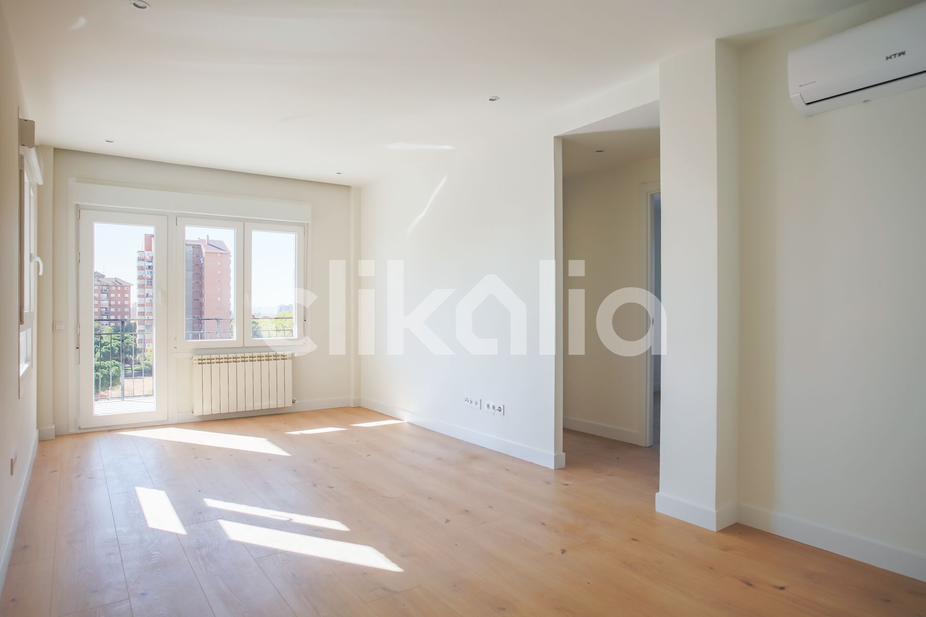Bedroom of Flat for sale in  Madrid Capital  with Air Conditioner, Heating and Private garden