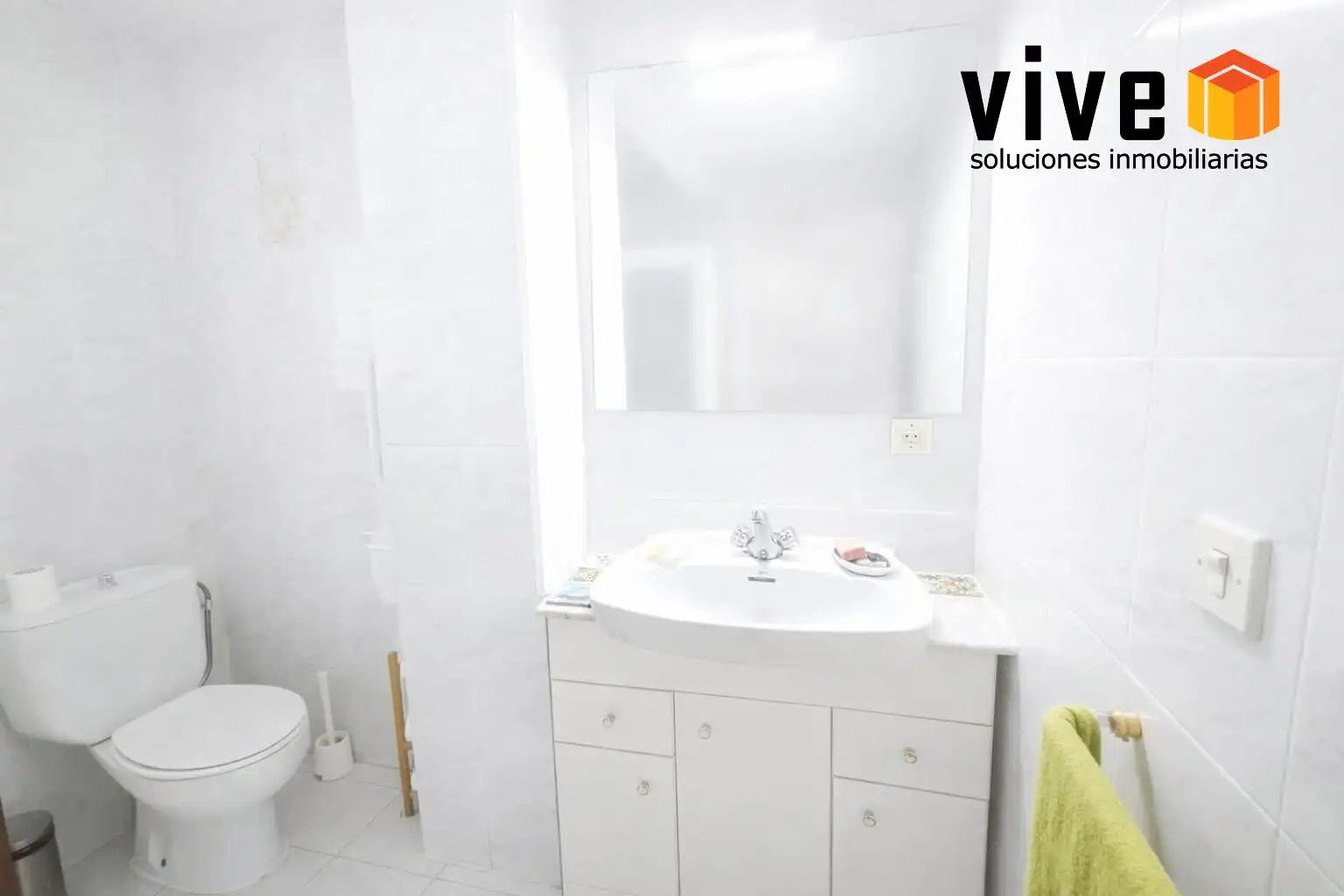 Bathroom of Flat for sale in Sevilla  with Terrace and Furnished