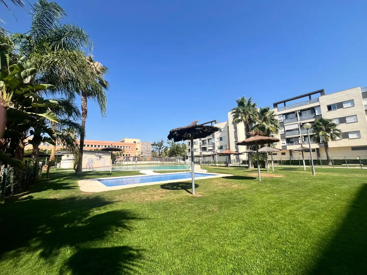 Piscina de Pis en venda en Jerez de la Frontera amb Piscina comunitària