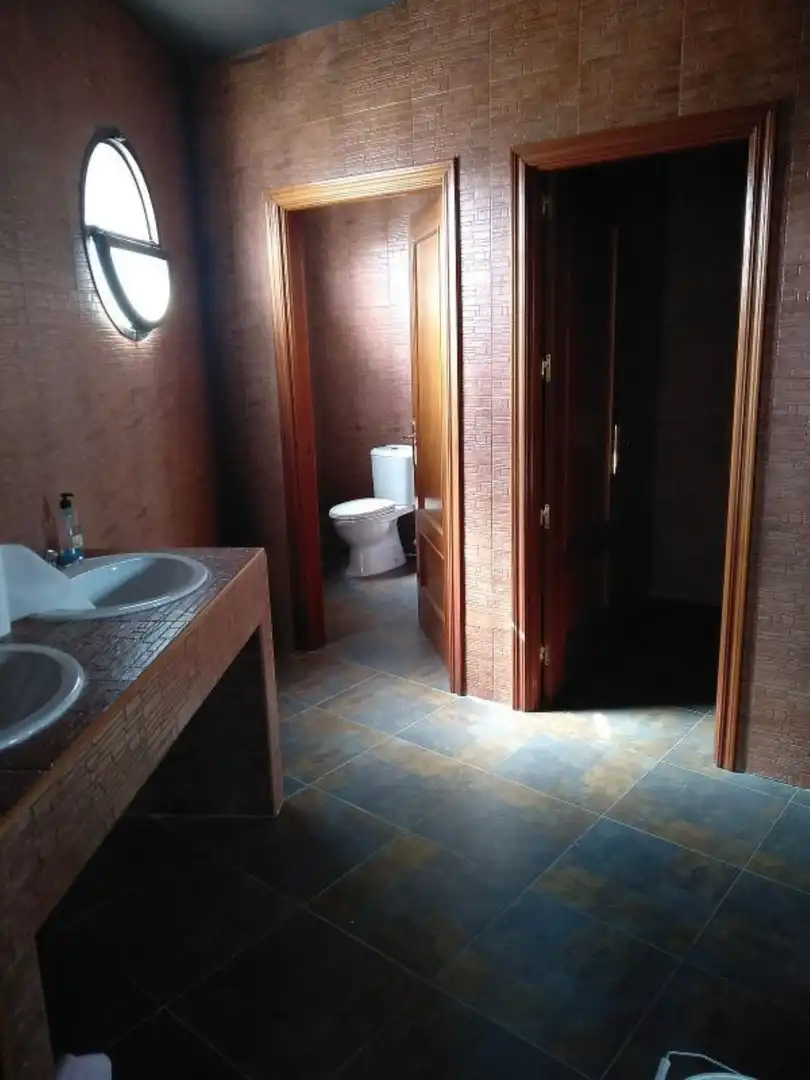 Badezimmer von Gebäude zur Miete in Espartinas