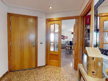 Piso con balcón en venta en Pla - Carolinas