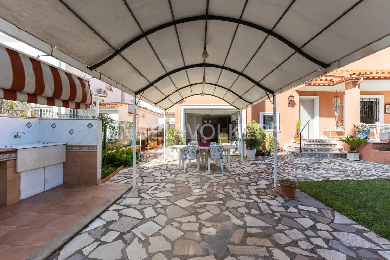 Vista exterior de Casa o xalet en venda en Benicasim / Benicàssim amb Calefacció, Jardí privat i Terrassa
