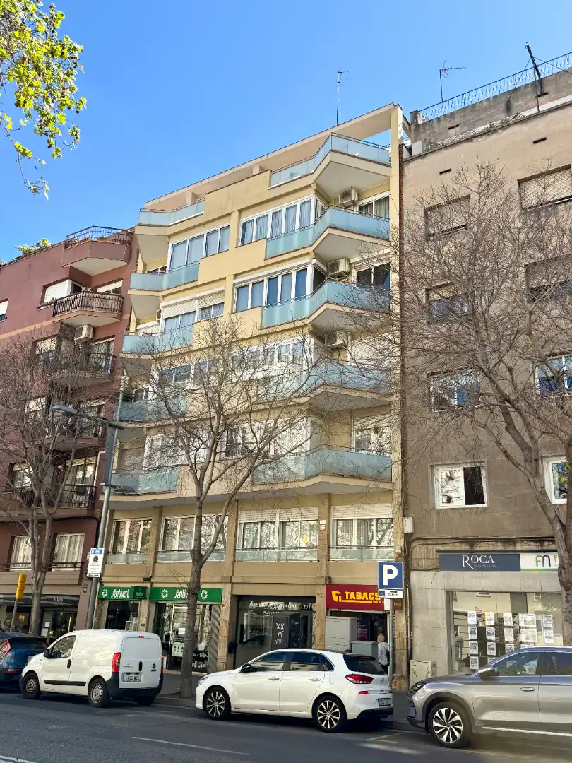 Außenansicht von Dachboden zum Verkauf in Barcelona mit Heizung, Terrasse und Balkon