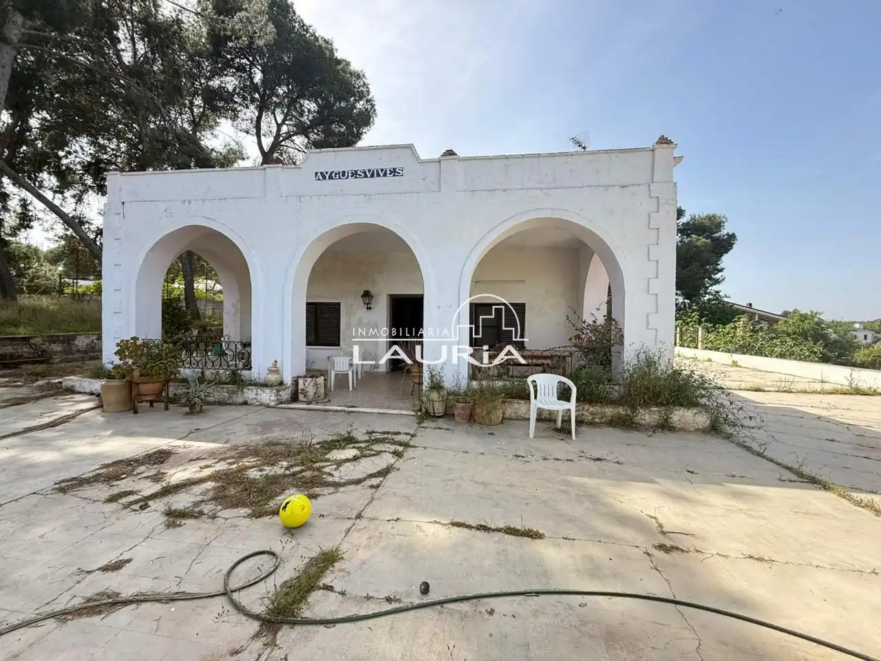 Außenansicht von Haus oder Chalet zum Verkauf in Chiva mit Privatgarten und Terrasse