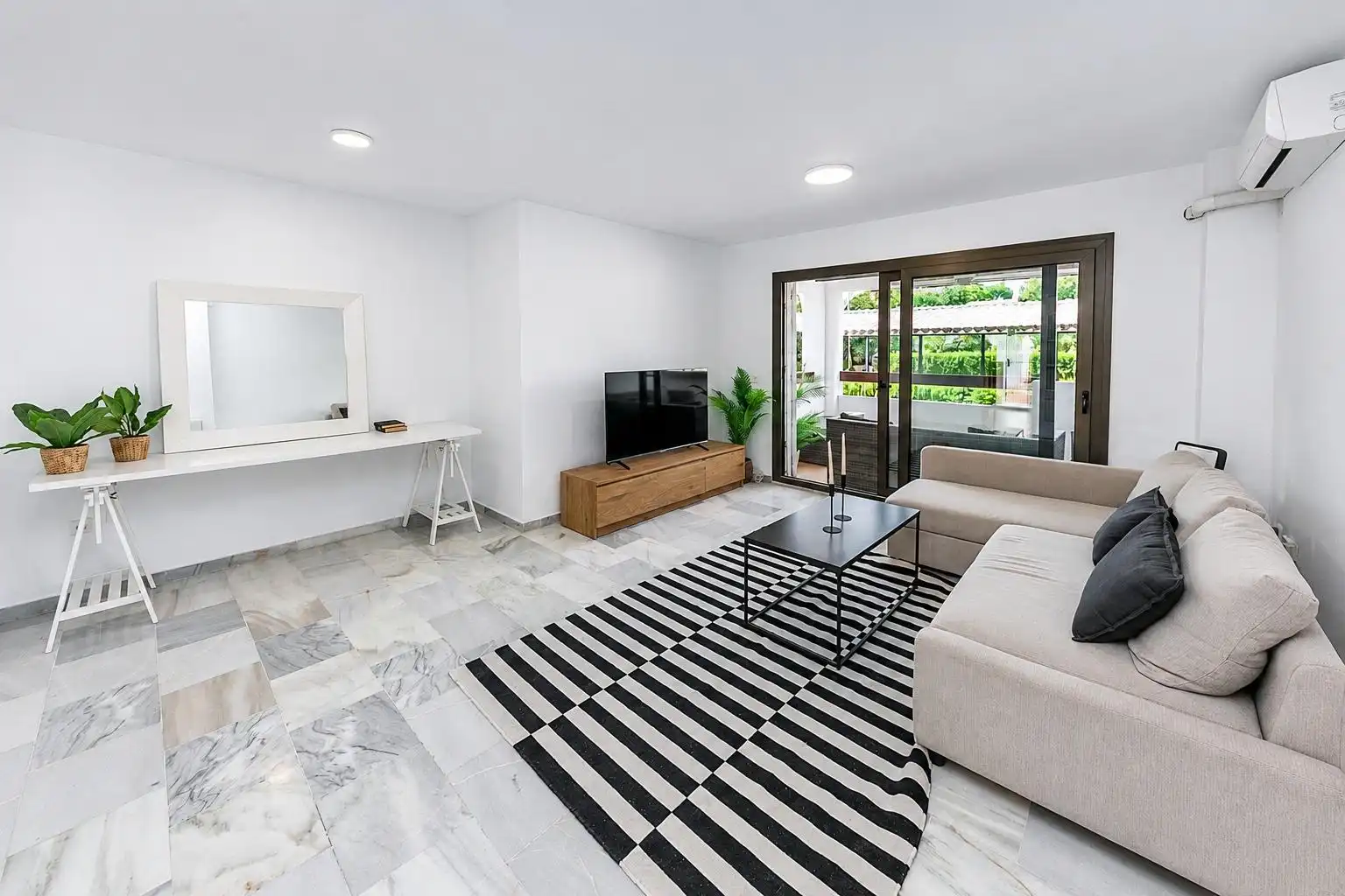 Sala de estar de Apartamento en venta en Fuengirola con Aire acondicionado, Terraza y Balcón