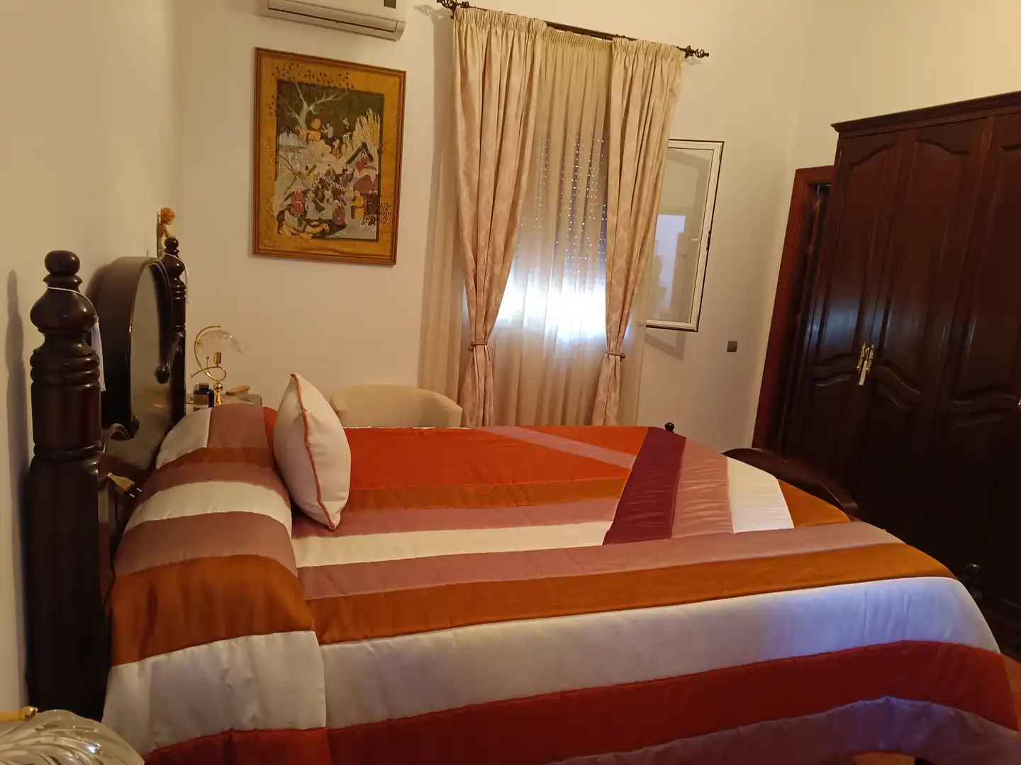 Dormitori de Casa o xalet en venda en Carmona amb Aire condicionat, Jardí privat i Terrassa