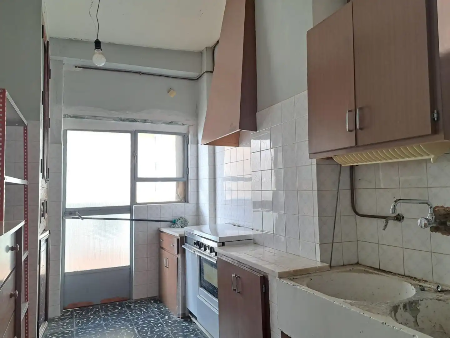Cuina de Casa adosada en venda en Requena amb Terrassa, Traster i Balcó