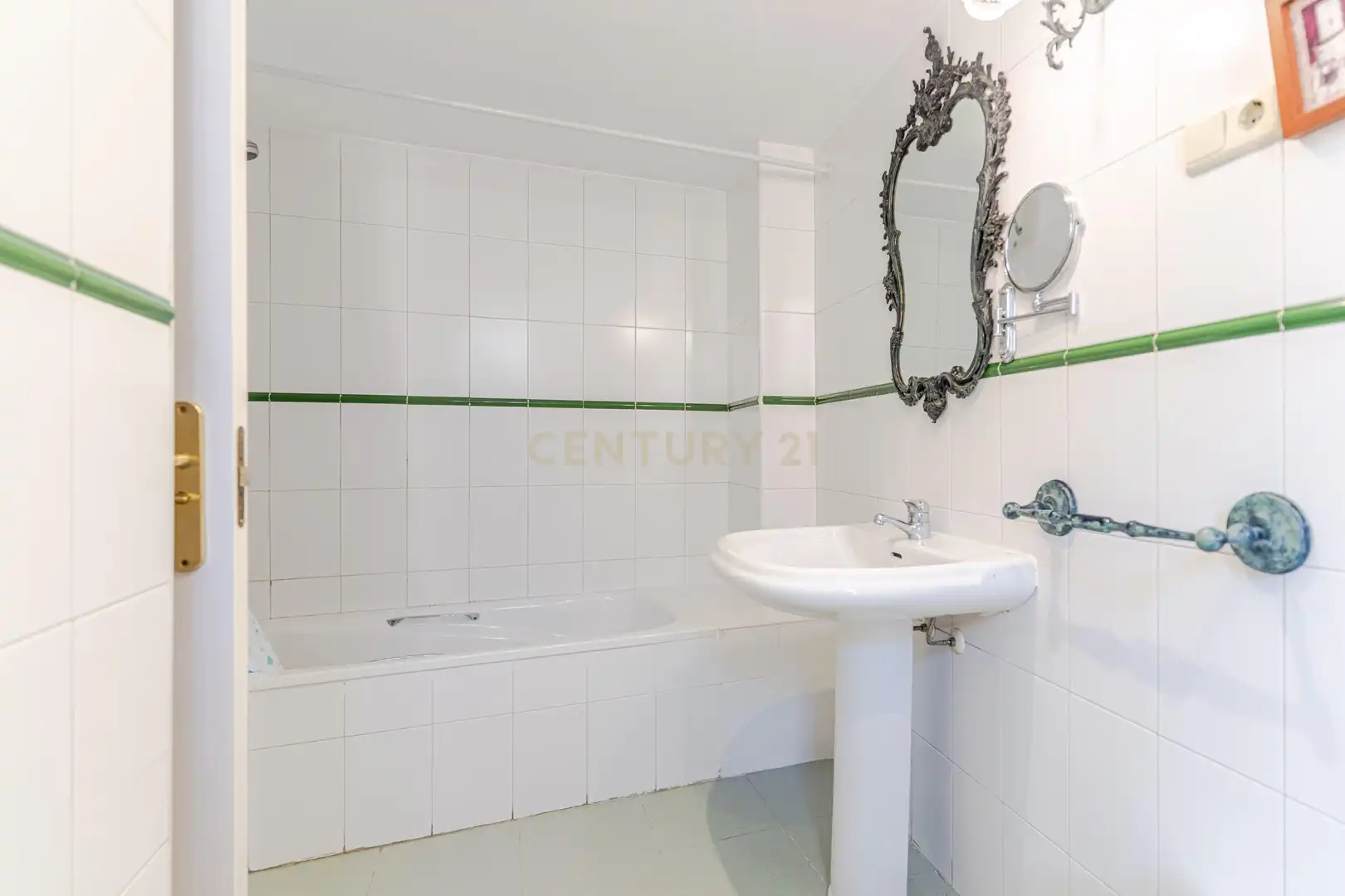 Bathroom of Houses for sale in Armilla  with Storage room and Community pool