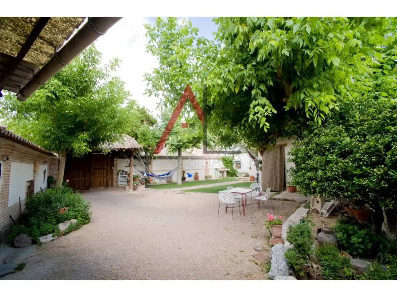 Jardí de Casa o xalet en venda en Santiuste de San Juan Bautista amb Jardí privat, Terrassa i Moblat