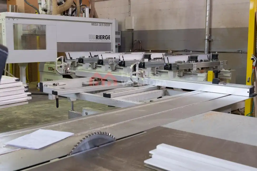 Außenansicht von Fabrikhallen zum Verkauf in Igualada