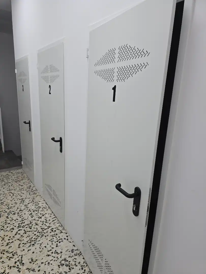 Baño de Trastero de alquiler en Coslada con Alarma