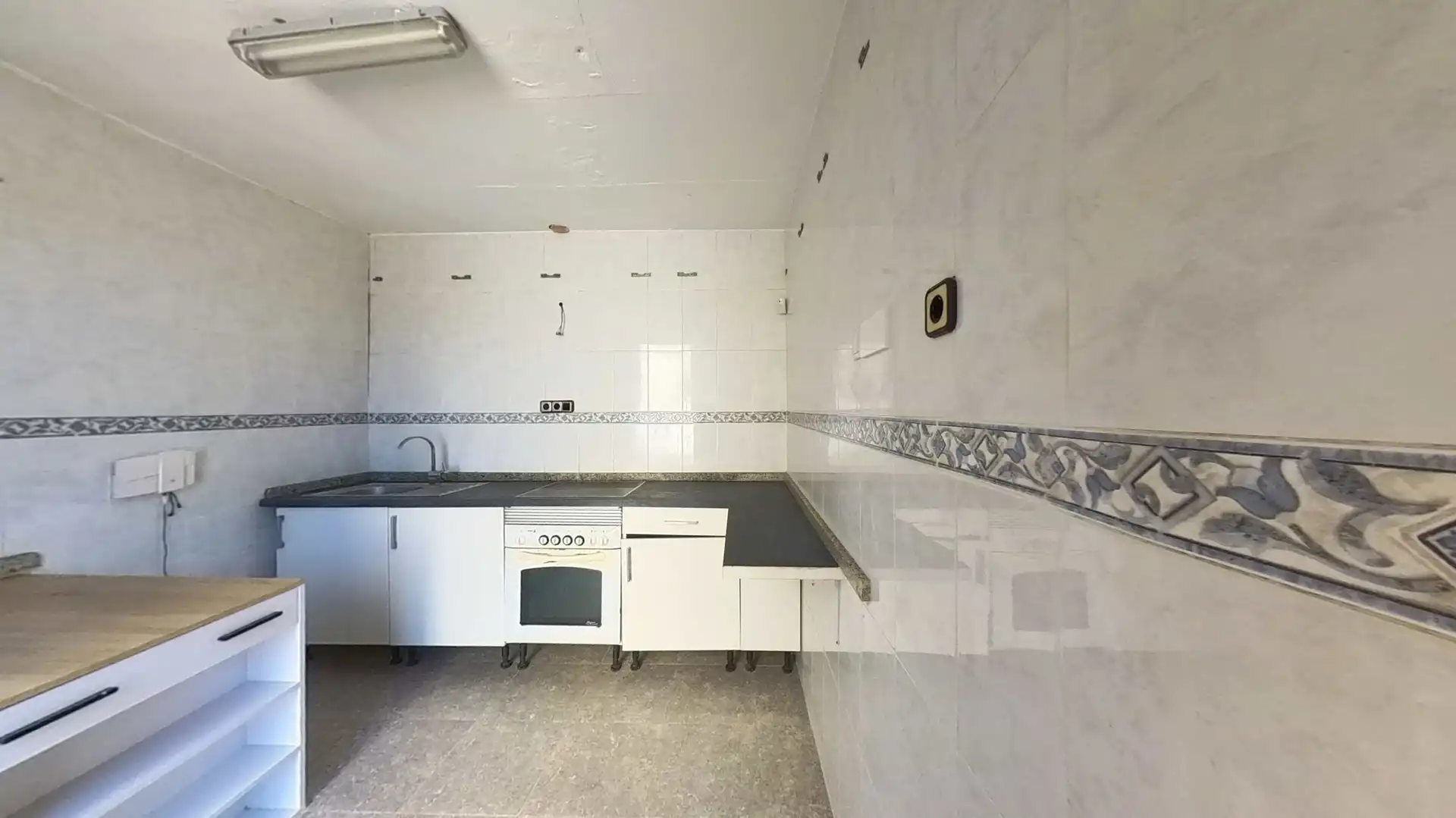 Cuina de Casa o xalet en venda en Zaragoza amb Jardí privat i Piscina