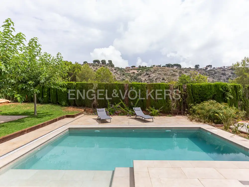 Piscina de Casa o chalet de alquiler en Torrent con Aire acondicionado, Calefacción y Jardín privado