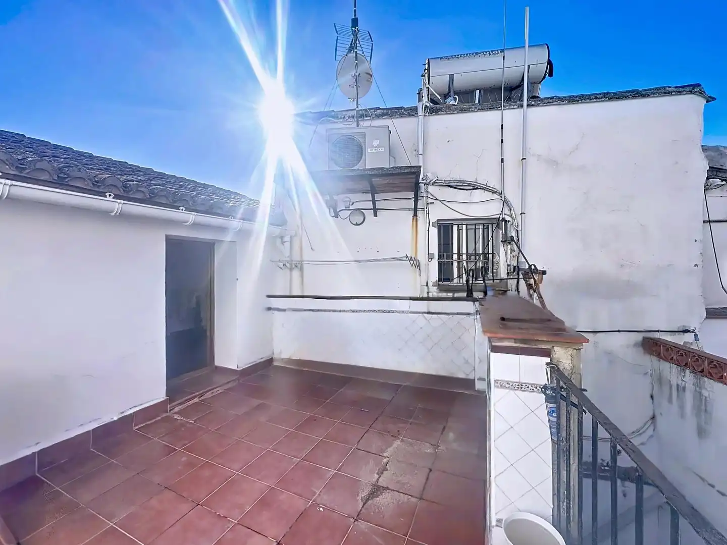 Vista exterior de Casa o xalet en venda en Oliva amb Aire condicionat, Terrassa i Balcó