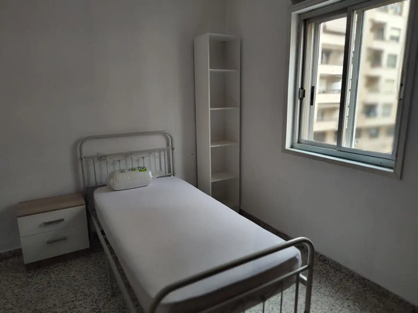 Dormitori de Pis de lloguer en Jaén amb Aire condicionat, Calefacció i Terrassa