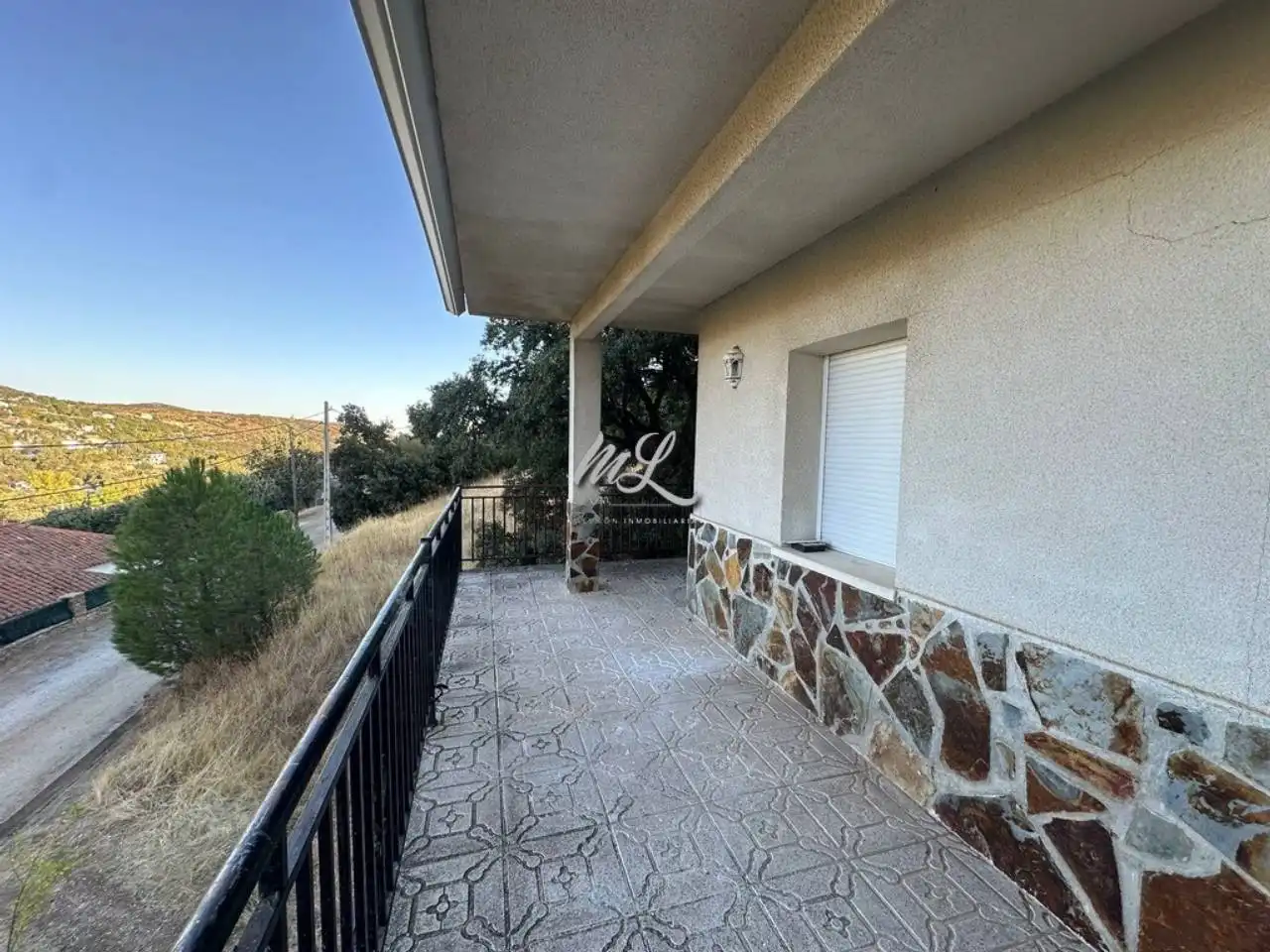 Vista exterior de Casa o xalet en venda en Navahermosa amb Calefacció, Jardí privat i Terrassa