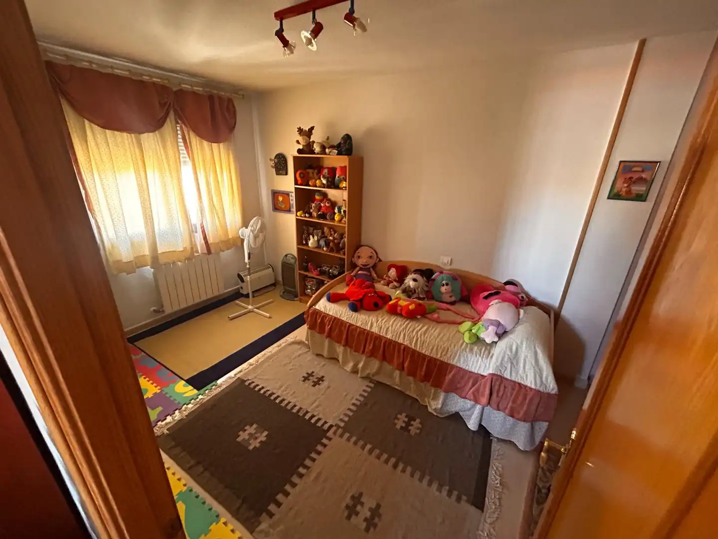 Schlafzimmer von Wohnung zum Verkauf in Cantimpalos mit Möbliert