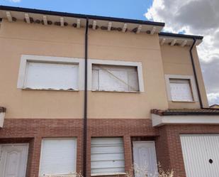 Vista exterior de Casa o xalet en venda en Magaz de Pisuerga amb Terrassa