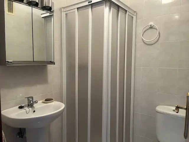 Bathroom of Flat for sale in Bilbao   with Heating, Storage room and Oven