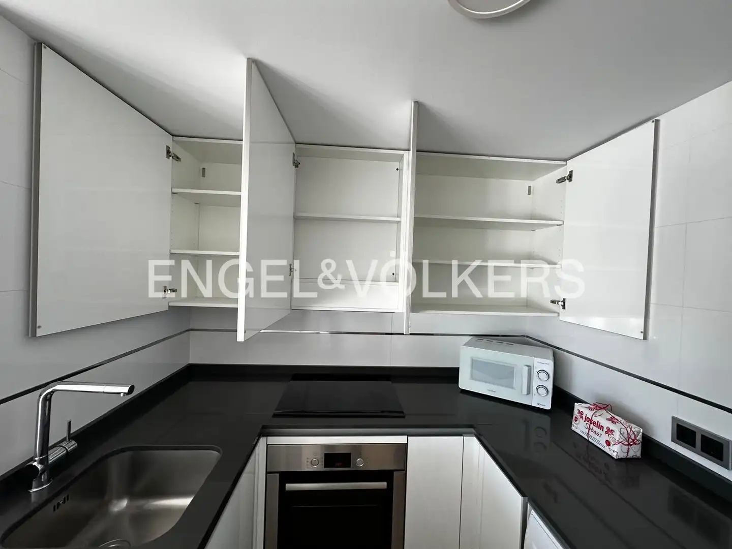 Cocina de Piso de alquiler en Madrid con Aire acondicionado, Calefacción y Jardín privado