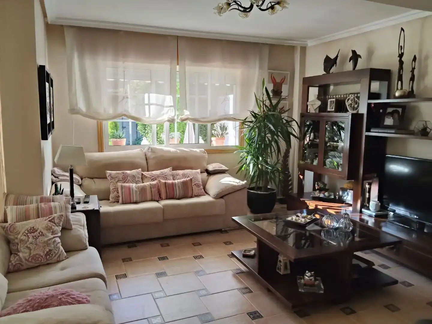 Sala d'estar de Pis en venda en Arroyo de la Encomienda amb Jardí privat, Parquet i Balcó