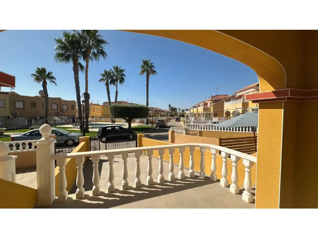 Adosado con terraza en venta en Poligono B-2 Villapiedra, imagen 4