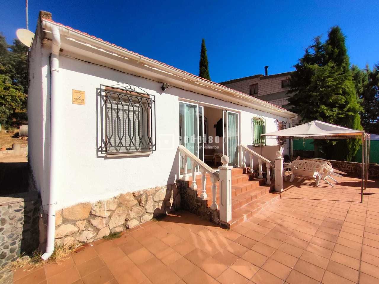 Vista exterior de Casa o chalet en venta en Renera con Terraza y Piscina